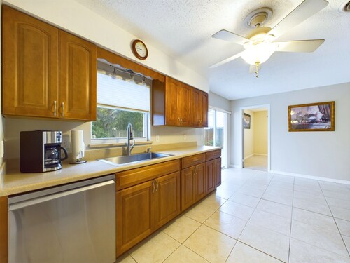 Cozy 4 Bedroom Home on Merritt Island