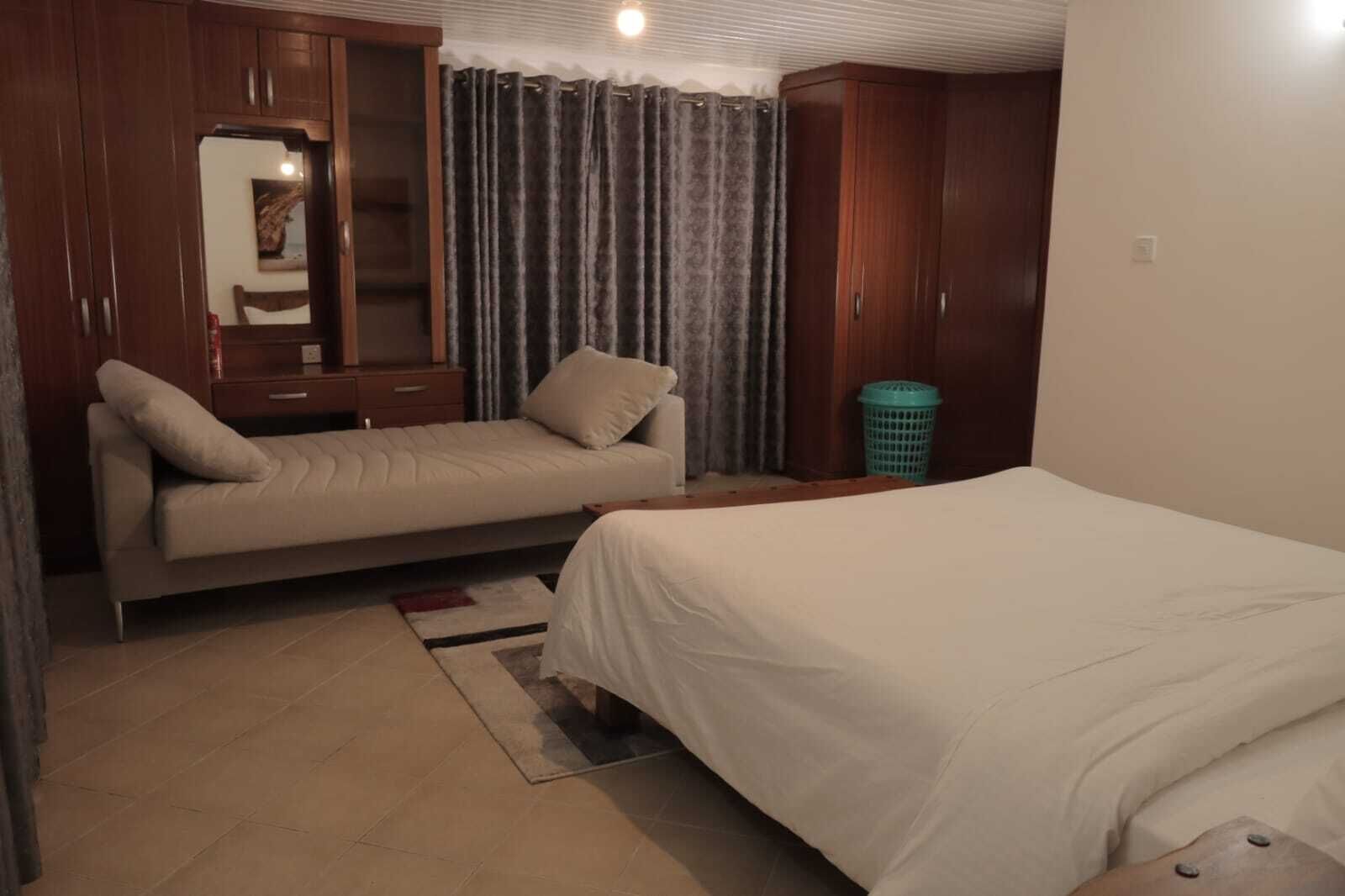 5 chambres, fer et planche à repasser, Wi-Fi, draps fournis