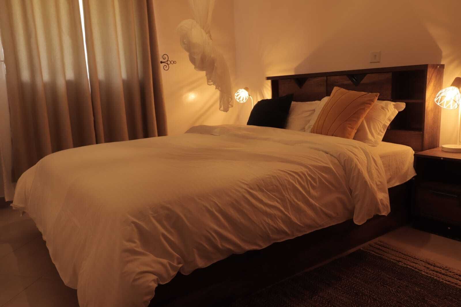 5 bedrooms, iron/ironing board, WiFi, bed sheets