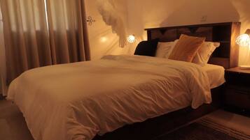 5 bedrooms, iron/ironing board, WiFi, bed sheets