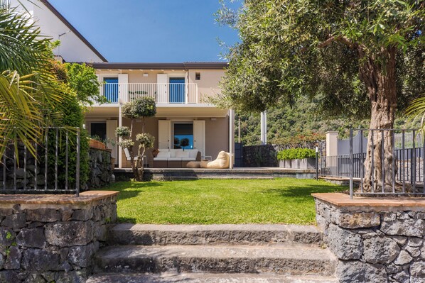 Exterior - Cozy and elegant villa in Santa Tecla, a few steps from the beach (santa tecla)