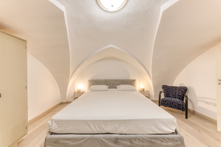 1 Schlafzimmer, WLAN, Bettwäsche. Casa Don Paolo Depandance – Apartment mit Terrasse und Klimaanlage