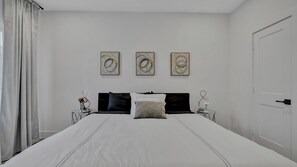3 bedrooms, iron/ironing board, WiFi, bed sheets