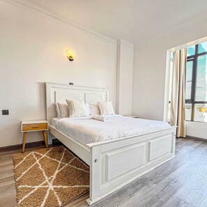 5 habitaciones, tabla de planchar con plancha, internet y ropa de cama