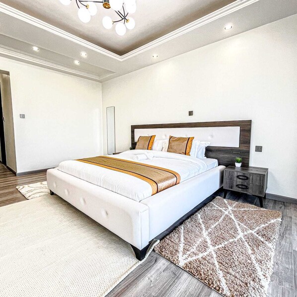 5 Schlafzimmer, Bügeleisen/Bügelbrett, Internetzugang, Bettwäsche