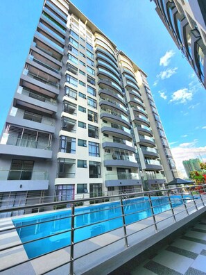 Pool - Soothing 5-bedroom apartment in the heart of Nairobi (Nairobi)