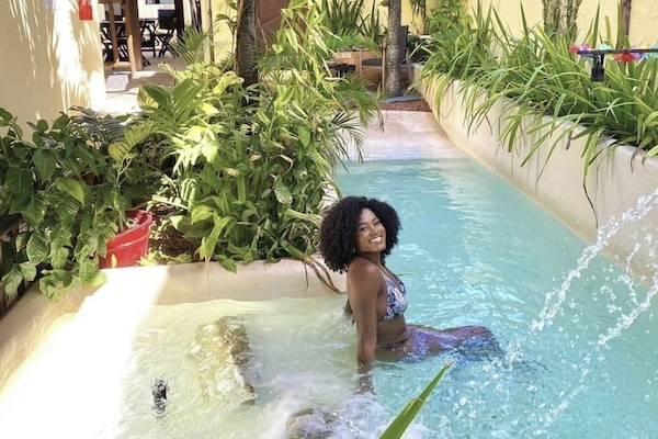 2 outdoor pools