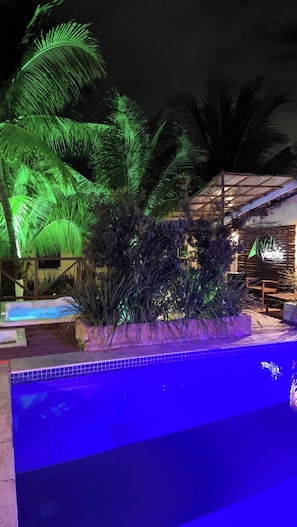 2 outdoor pools