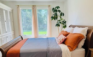 4 bedrooms, desk, free WiFi, bed sheets