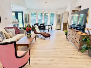 Smart TV, computer monitors