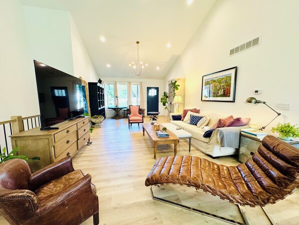 Smart TV, computer monitors