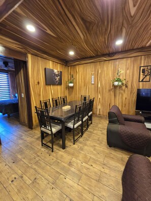 Dining - Mike and Lolis Home Relax with the whole family in this accommodation (Colonia la Asunción)