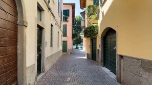 المنطقة المحيطة بالمنشأة