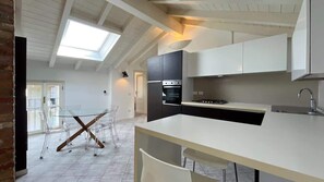 Fridge, oven, dishwasher, coffee/tea maker