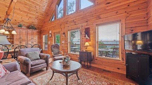 Secluded Smoky Mountain Log Cabin Retreat