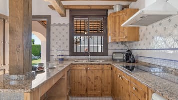 Fridge, microwave, stovetop, toaster