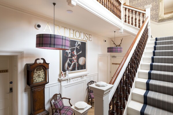 المنشأة من الداخل