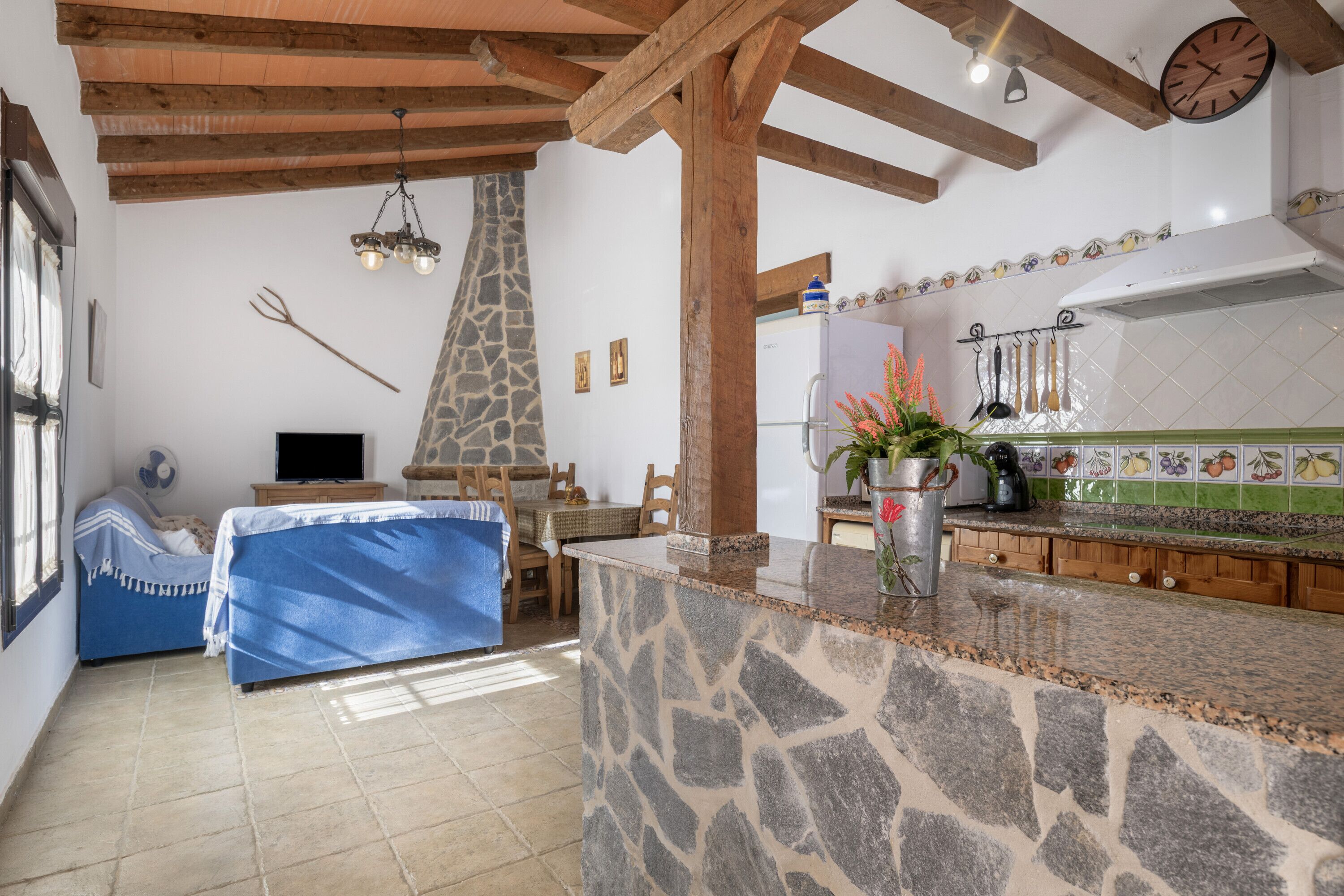 Télévision, cheminée