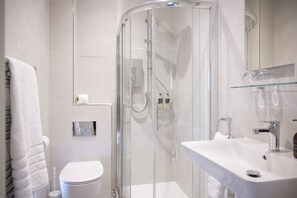 Bathroom - Tree House - sleeps 4 guests  in 2 bedrooms (Inverness)