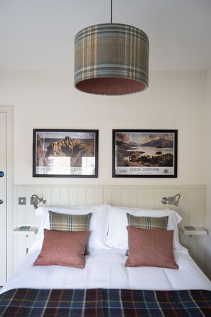 2 bedrooms - Tree House - sleeps 4 guests  in 2 bedrooms (Inverness)