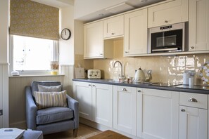 Private kitchen - The Croft House  - sleeps 2 guests  in 1 bedroom (Inverness)