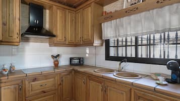 Fridge, microwave, stovetop, toaster