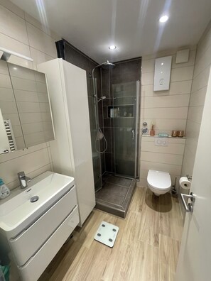 Shower, hair dryer, towels, soap