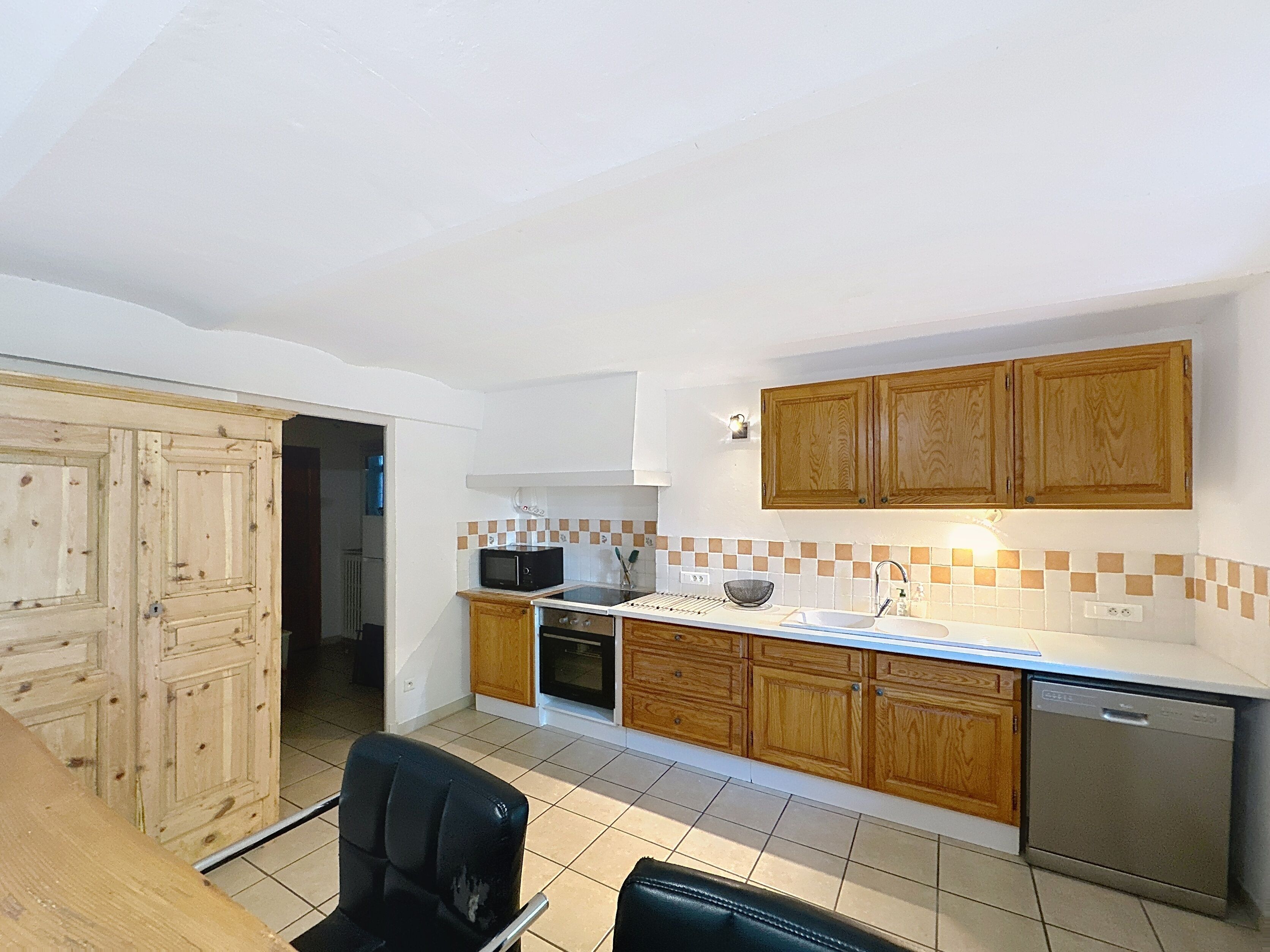 ثلاجة، ميكروويف، فرن، موقد طهي مسطح