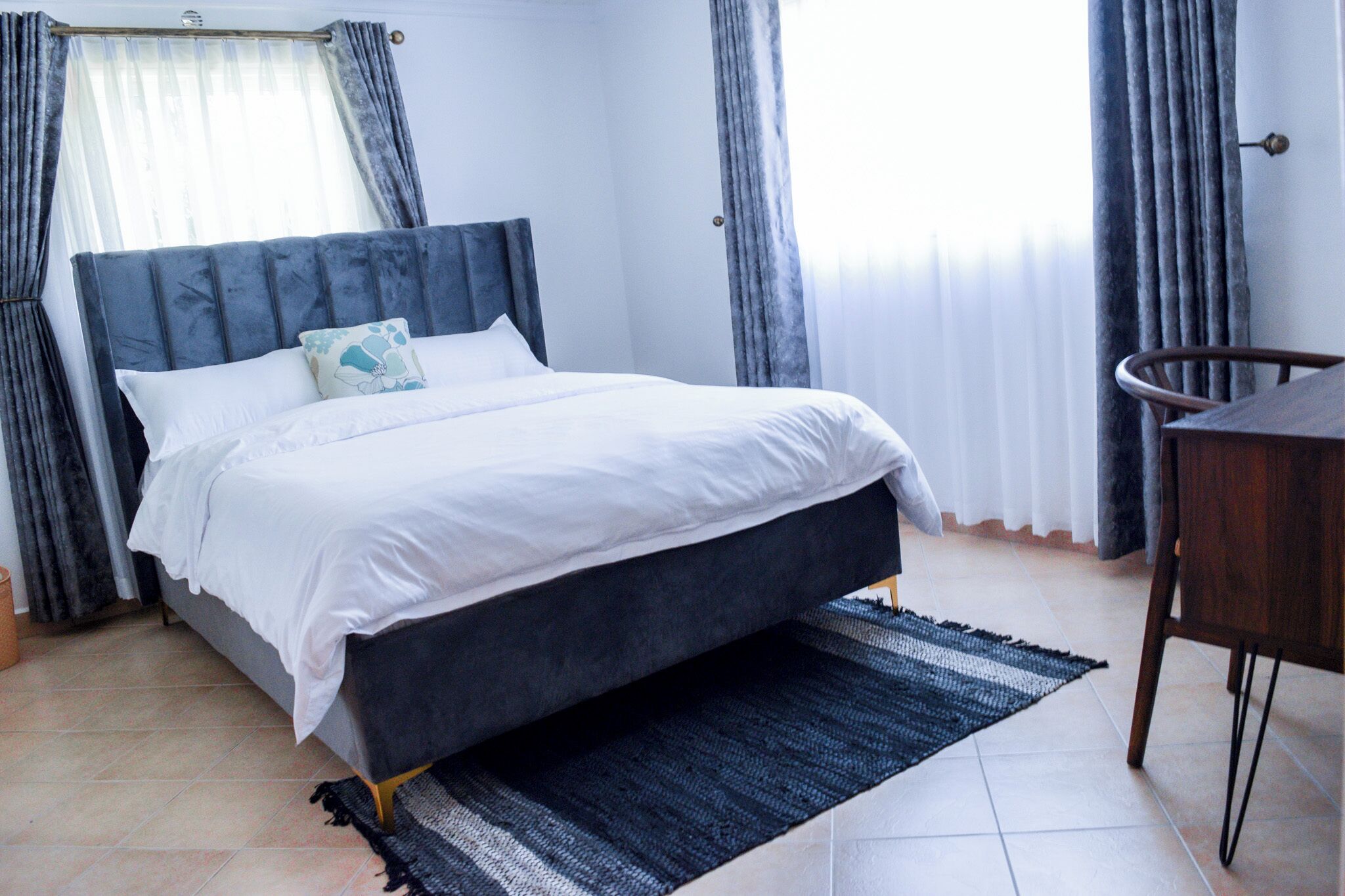 5 bedrooms, iron/ironing board, WiFi, bed sheets