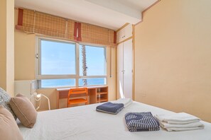 2 slaapkamers, een strijkplank/strijkijzer, wifi, beddengoed