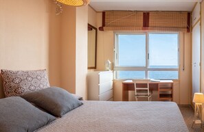 2 habitaciones, tabla de planchar con plancha, wifi y ropa de cama