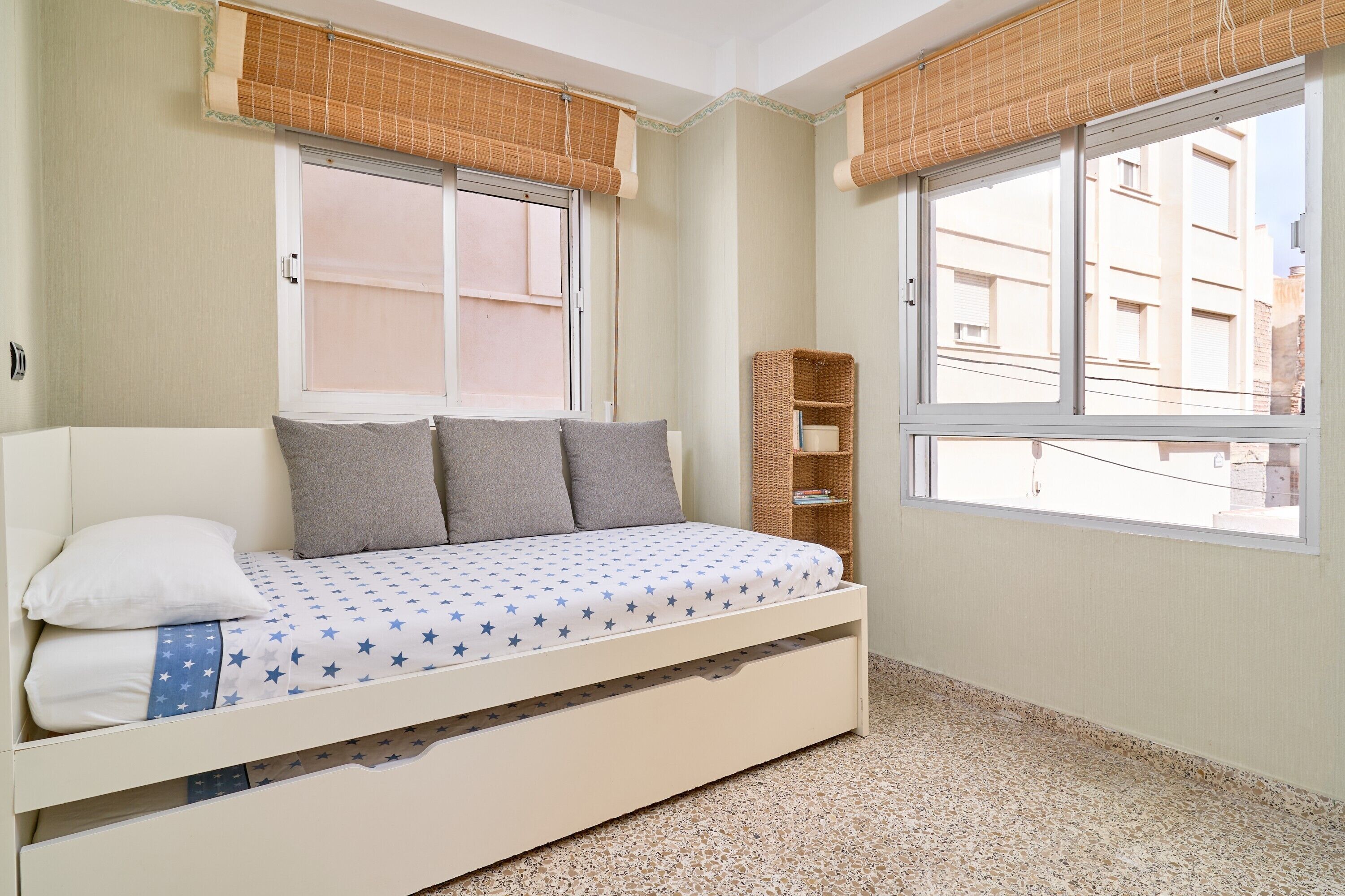 2 dormitorios, tabla de planchar con plancha, wifi y ropa de cama