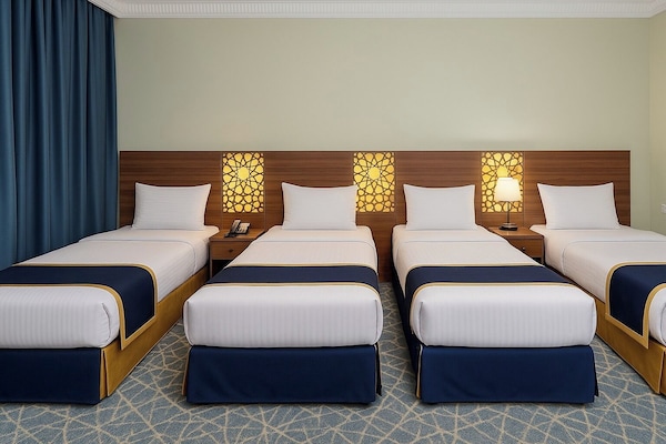 Ropa de cama hipoalergénica, minibar y escritorio