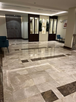 Siddeområde i lobbyen