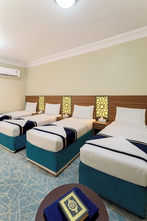 Ropa de cama hipoalergénica, minibar, escritorio