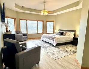 4 bedrooms, iron/ironing board, WiFi, bed sheets