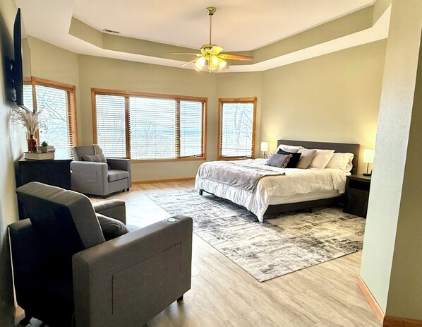 4 habitaciones, tabla de planchar con plancha, wifi y ropa de cama 