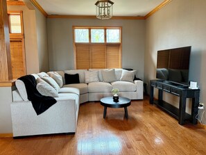 TV, fireplace - Spacious 4-bedroom house in serene Stockton with lake views (Stockton)