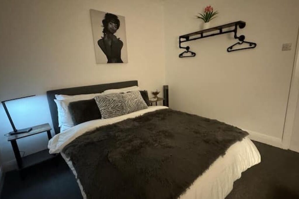 1 chambre, fer et planche à repasser, Wi-Fi, literie fournie