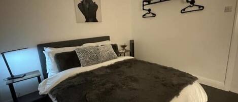 1 chambre, fer et planche Ă repasser, Wi-Fi, literie fournie