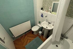 Hair dryer, soap - Apartment in the heart of Camden Town (London)