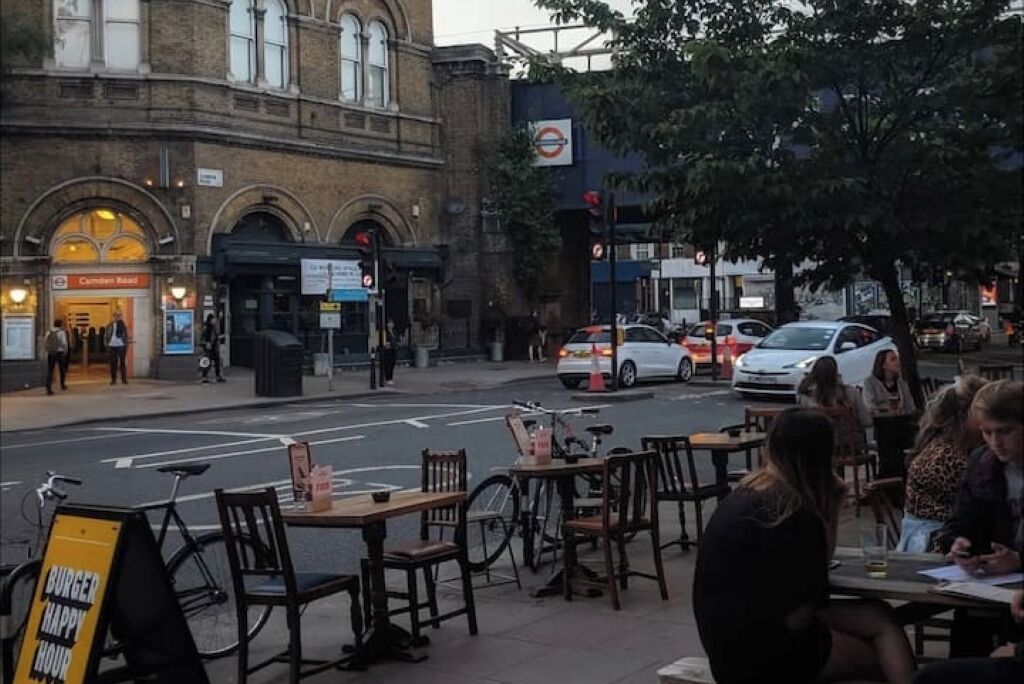 屋外ダイニングエリア