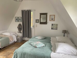 3 bedrooms, iron/ironing board, Internet, bed sheets