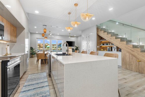 WATERFRONT BAY Home With Private Pool & Private Boat Dock! Luxury Townhouse!