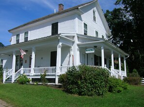 Exterior - Quaint farmhouse with Killington views in Rutland (Rutland)