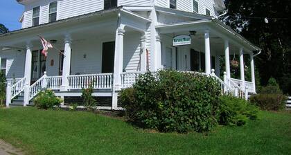 Quaint farmhouse with Killington views in Rutland