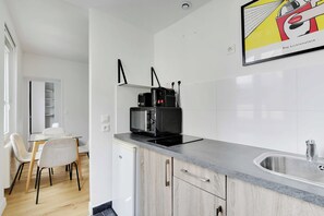 Apartment | Private kitchen | Fridge, microwave, stovetop, coffee/tea maker - Comfortable Apartment - 1br/4p - Bastille (Paris)