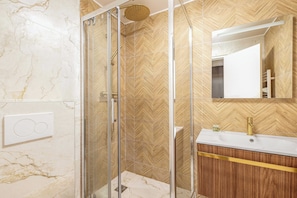 Appartement | Salle de bain | Sèche-cheveux, serviettes fournies, shampoing