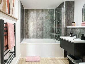 Towels, soap, shampoo, toilet paper