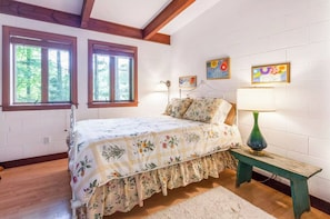 3 habitaciones, tabla de planchar con plancha, internet y ropa de cama